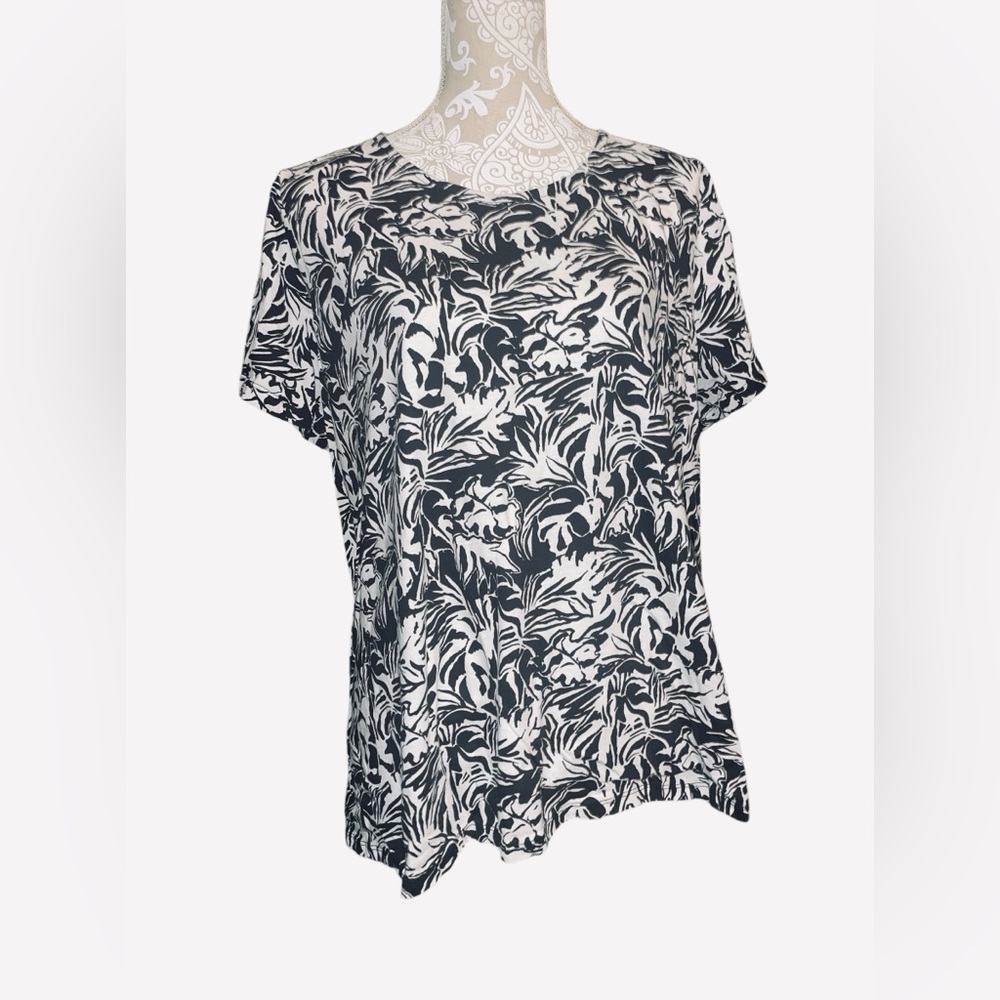 Roaman’s Women’s 1X (22/24) Black and White Blouse Top